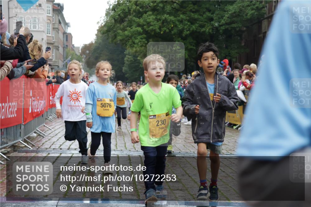 13.09.2026 - Kiel Lauf Yannick Fuchs http://msf.ph/oto/10272253 13.09.2026 08:34:56 Ziel 530, 717, 729, 756, 809, 1010, 1105, 1116, 1269, 1918, 2005, 2643, 2736, 4696, 4989, 5042, 5416, 5922, 6247, 6335, 6503, 6505, 6595, 8339, 8358, 8499, 8509, 8971, 9686, 9756, 10857, 11110, 11158, 11183, 12033, 12141, 12352, 12400, 12489, 12538, 126, 138, 831, 1104, 1623, 1624, 2108, 2276, 2612, 2622, 2641, 2740, 3023, 3058, 3118, 3277, 3380, 3953, 4584, 5022, 5579, 5625, 5897, 5922, 6111, 6369, 7042, 7348, 7408, 7957, 8226, 8423, 8836, 8930, 8983, 9047, 12100 meine-sportfotos.de