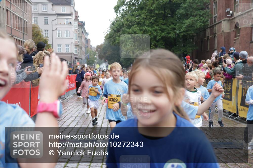 13.09.2026 - Kiel Lauf Yannick Fuchs http://msf.ph/oto/10272343 13.09.2026 08:35:08 Ziel 230, 242, 717, 756, 809, 1116, 1269, 1764, 2005, 2071, 2643, 2736, 2774, 2917, 2987, 4696, 5066, 5076, 5091, 5416, 6247, 6444, 6448, 6785, 6910, 7074, 7083, 7421, 7882, 7885, 8109, 8509, 8800, 9262, 9756, 9888, 10875, 10935, 11070, 11315, 11843, 12400, 530, 729, 831, 1010, 1104, 1105, 1918, 2108, 2276, 2622, 2641, 2643, 3058, 3953, 4989, 5022, 5042, 5416, 5579, 5625, 5897, 5922, 6335, 6369, 6503, 6505, 6595, 7348, 7957, 8836, 138, 3277, 7042, 8930 meine-sportfotos.de