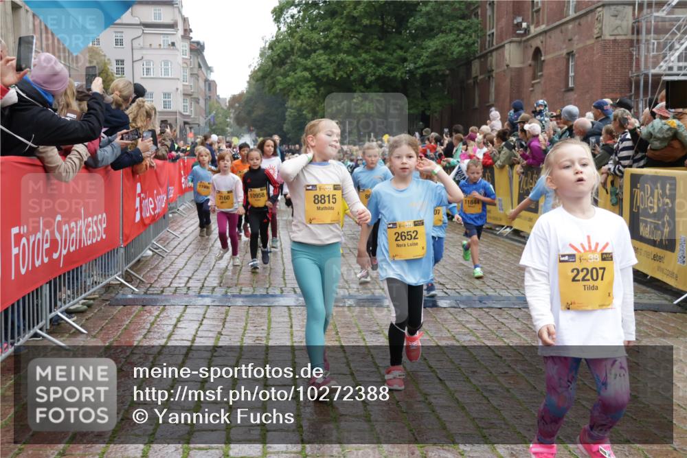 13.09.2026 - Kiel Lauf Yannick Fuchs http://msf.ph/oto/10272388 13.09.2026 08:35:13 Ziel 192, 230, 242, 782, 1148, 1764, 2071, 2495, 2715, 2917, 2987, 5066, 5076, 5091, 5581, 6037, 6195, 6444, 6448, 6617, 6785, 6910, 7074, 7083, 7126, 7133, 7421, 7882, 7885, 8109, 8800, 8984, 9159, 9262, 9888, 9927, 10588, 10875, 10935, 11070, 530, 717, 729, 756, 809, 831, 1010, 1104, 1105, 1116, 1269, 1918, 2005, 2276, 2622, 2641, 2643, 2736, 2774, 3953, 4696, 4989, 5022, 5042, 5416, 5579, 5625, 5922, 6335, 6369, 6503, 6505, 6595, 7348, 8836 meine-sportfotos.de