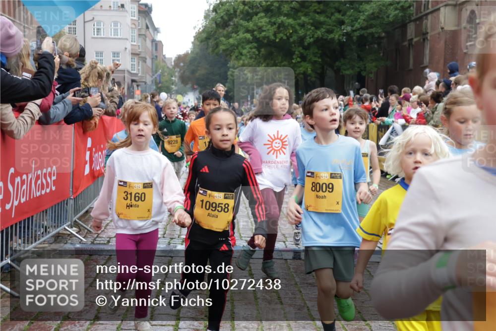 13.09.2026 - Kiel Lauf Yannick Fuchs http://msf.ph/oto/10272438 13.09.2026 08:35:15 Ziel 192, 230, 242, 782, 1148, 1764, 2071, 2495, 2715, 2987, 4695, 5066, 5076, 5091, 5581, 5607, 6037, 6195, 6444, 6448, 6617, 6708, 6785, 6910, 7074, 7083, 7126, 7133, 7421, 7882, 7885, 8109, 8336, 8369, 8451, 8800, 8984, 9159, 9262, 9888, 9927, 10588, 11070, 530, 717, 729, 756, 809, 1010, 1104, 1105, 1116, 1269, 1918, 2005, 2276, 2622, 2641, 2643, 2736, 2774, 2917, 4696, 4989, 5022, 5042, 5066, 5416, 5579, 5625, 5922, 6335, 6369, 6503, 6505, 6595, 7348 meine-sportfotos.de
