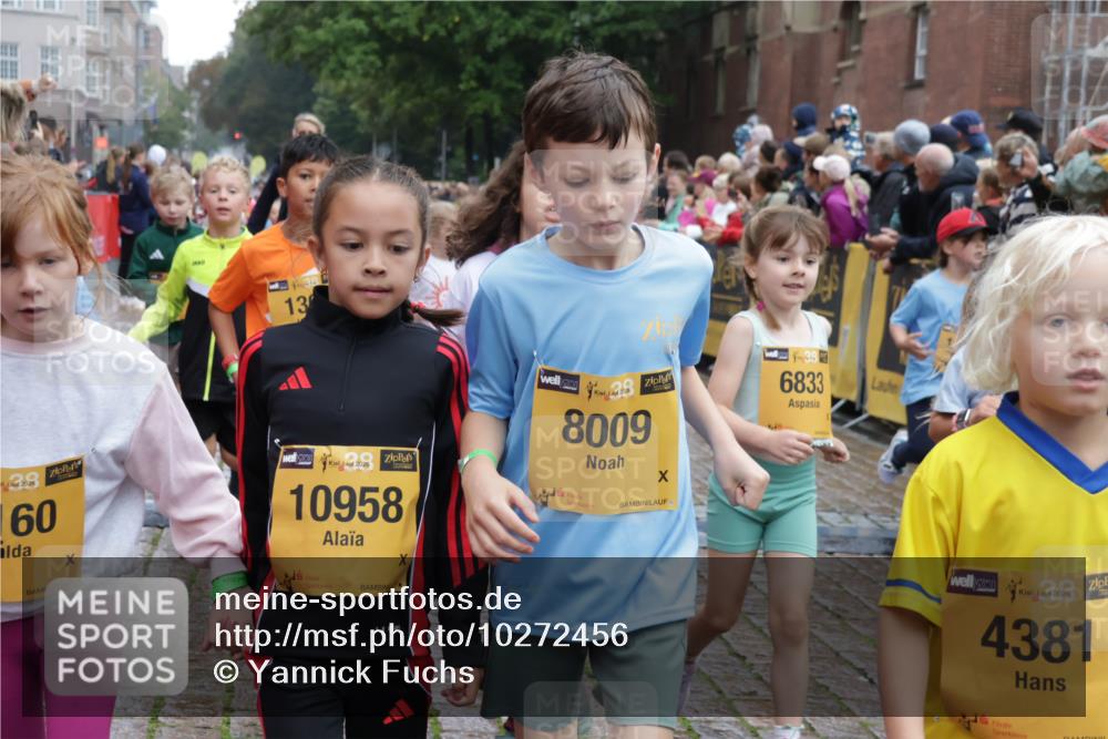 13.09.2026 - Kiel Lauf Yannick Fuchs http://msf.ph/oto/10272456 13.09.2026 08:35:16 Ziel 192, 230, 242, 782, 1148, 1764, 2071, 2495, 2582, 2715, 2987, 4418, 4695, 4990, 5076, 5091, 5581, 5607, 5880, 6037, 6195, 6444, 6448, 6617, 6708, 6785, 6910, 7074, 7083, 7126, 7133, 7421, 7882, 7885, 8109, 8336, 8369, 8451, 8800, 8984, 9159, 9262, 9888, 9927, 10081, 10588, 11070, 230, 530, 717, 729, 756, 809, 1010, 1104, 1105, 1116, 1269, 1918, 2005, 2641, 2643, 2736, 2774, 2917, 2987, 4696, 4989, 5022, 5042, 5066, 5416, 5579, 5625, 5922, 6335, 6369, 6503, 6505, 6595, 7348 meine-sportfotos.de