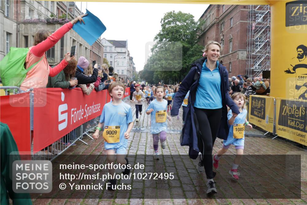 13.09.2026 - Kiel Lauf Yannick Fuchs http://msf.ph/oto/10272495 13.09.2026 08:35:20 Ziel 192, 242, 434, 782, 1148, 1691, 2207, 2495, 2582, 2652, 2715, 4418, 4695, 4990, 5581, 5583, 5607, 5880, 6037, 6195, 6444, 6617, 6708, 6785, 6910, 7083, 7126, 7133, 7882, 7885, 8336, 8369, 8451, 8800, 8984, 9159, 9262, 9888, 9927, 9950, 10081, 10588, 11070, 230, 530, 717, 729, 756, 809, 1010, 1104, 1105, 1116, 1269, 1764, 1918, 2005, 2071, 2643, 2736, 2774, 2917, 2987, 4696, 4989, 5042, 5066, 5076, 5091, 5416, 5579, 5922, 6335, 6503, 6505, 6595, 7348, 165 meine-sportfotos.de