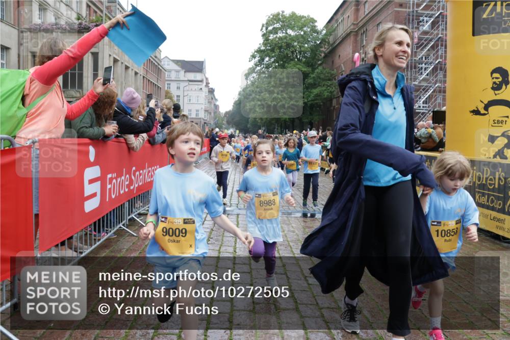 13.09.2026 - Kiel Lauf Yannick Fuchs http://msf.ph/oto/10272505 13.09.2026 08:35:20 Ziel 192, 242, 434, 782, 1148, 1691, 2207, 2495, 2582, 2652, 2715, 4418, 4695, 4990, 5581, 5583, 5607, 5880, 6037, 6195, 6444, 6617, 6708, 6785, 6910, 7083, 7126, 7133, 7882, 7885, 8336, 8369, 8451, 8800, 8984, 9159, 9262, 9888, 9927, 9950, 10081, 10588, 11070, 230, 530, 717, 729, 756, 809, 1010, 1104, 1105, 1116, 1269, 1764, 1918, 2005, 2071, 2643, 2736, 2774, 2917, 2987, 4696, 4989, 5042, 5066, 5076, 5091, 5416, 5579, 5922, 6335, 6503, 6505, 6595, 7348, 165 meine-sportfotos.de