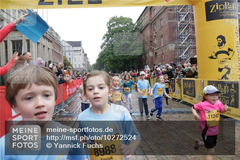 13.09.2026 - Kiel Lauf Yannick Fuchs http://msf.ph/oto/10272524 13.09.2026 08:35:21 Ziel 192, 242, 434, 782, 865, 1148, 1691, 2207, 2495, 2582, 2652, 2715, 4381, 4418, 4695, 4990, 5581, 5583, 5607, 5880, 6037, 6195, 6444, 6617, 6708, 6785, 6910, 7083, 7126, 7133, 7882, 8336, 8369, 8451, 8800, 8984, 9159, 9262, 9888, 9927, 9950, 10081, 10588, 11070, 11307, 230, 530, 717, 729, 756, 809, 1010, 1105, 1116, 1269, 1764, 1918, 2005, 2071, 2643, 2736, 2774, 2917, 2987, 4696, 4989, 5042, 5066, 5076, 5091, 5416, 5922, 6335, 6503, 6505, 6595, 165 meine-sportfotos.de