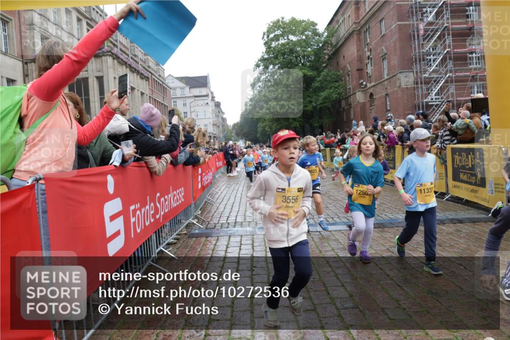13.09.2026 - Kiel Lauf Yannick Fuchs http://msf.ph/oto/10272536 13.09.2026 08:35:22 Ziel 192, 242, 434, 782, 865, 1148, 1691, 2207, 2495, 2582, 2652, 2715, 3160, 4381, 4418, 4695, 4990, 5581, 5583, 5607, 5880, 6037, 6195, 6444, 6617, 6708, 6910, 7126, 7133, 7882, 8009, 8336, 8369, 8451, 8800, 8984, 9159, 9262, 9888, 9927, 9950, 10081, 10588, 10958, 11307, 11844, 230, 530, 717, 729, 756, 809, 1010, 1105, 1116, 1269, 1764, 1918, 2005, 2071, 2643, 2736, 2774, 2917, 2987, 4696, 4989, 5042, 5066, 5076, 5091, 5416, 6335, 6503, 6505, 6595, 165 meine-sportfotos.de
