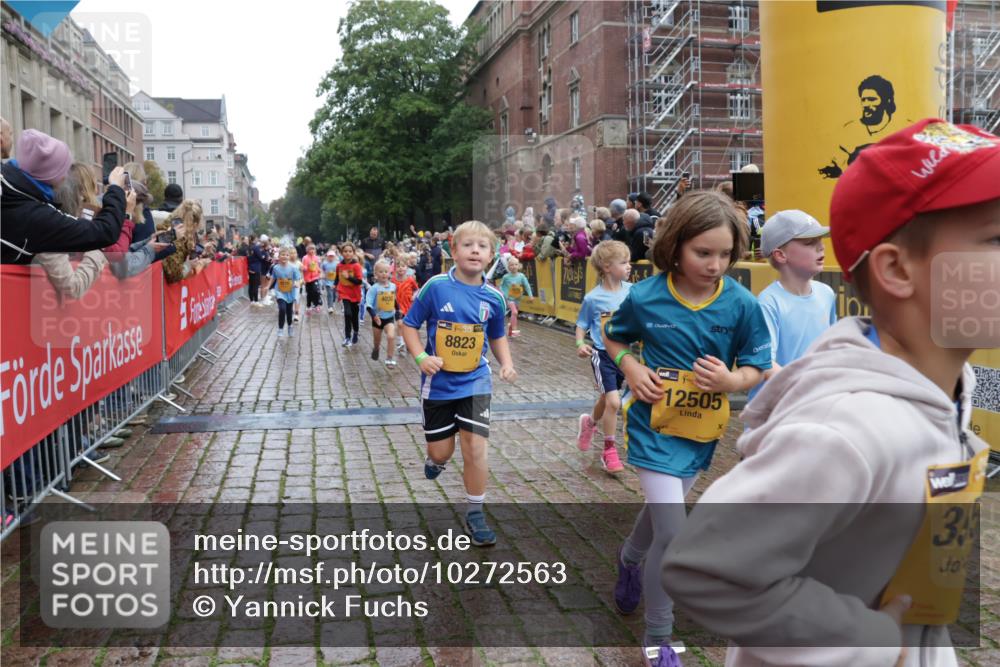 13.09.2026 - Kiel Lauf Yannick Fuchs http://msf.ph/oto/10272563 13.09.2026 08:35:23 Ziel 192, 242, 434, 782, 865, 1148, 1308, 1691, 2207, 2495, 2582, 2652, 2715, 3144, 3160, 4381, 4418, 4695, 4990, 5090, 5581, 5583, 5607, 5880, 6037, 6195, 6444, 6617, 6708, 6833, 6910, 7126, 7133, 7628, 8009, 8336, 8340, 8369, 8451, 8800, 8815, 8984, 9159, 9262, 9927, 9950, 10081, 10588, 10958, 11307, 11844, 230, 242, 530, 717, 729, 756, 809, 1010, 1116, 1269, 1764, 1918, 2005, 2071, 2643, 2736, 2774, 2917, 2987, 4696, 4989, 5042, 5066, 5076, 5091, 5416, 6503, 6505, 6595, 165 meine-sportfotos.de