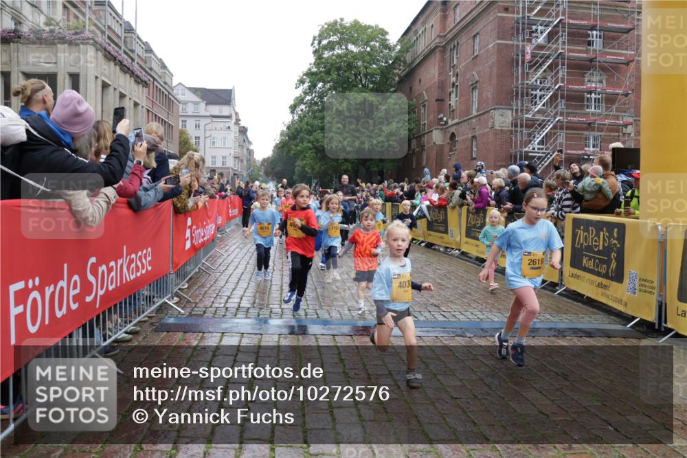 13.09.2026 - Kiel Lauf Yannick Fuchs http://msf.ph/oto/10272576 13.09.2026 08:35:24 Ziel 192, 434, 782, 865, 1148, 1308, 1691, 2207, 2495, 2582, 2652, 2715, 3144, 3160, 4381, 4418, 4695, 4990, 5090, 5581, 5583, 5607, 5880, 6037, 6195, 6617, 6708, 6833, 7126, 7133, 7628, 8009, 8336, 8340, 8369, 8451, 8815, 8984, 9159, 9228, 9927, 9950, 10081, 10588, 10958, 11307, 11375, 11844, 230, 242, 530, 717, 729, 756, 782, 809, 1010, 1116, 1269, 1764, 1918, 2005, 2071, 2643, 2736, 2774, 2917, 2987, 4696, 5042, 5066, 5076, 5091, 5416, 6503, 6505, 6595, 165 meine-sportfotos.de