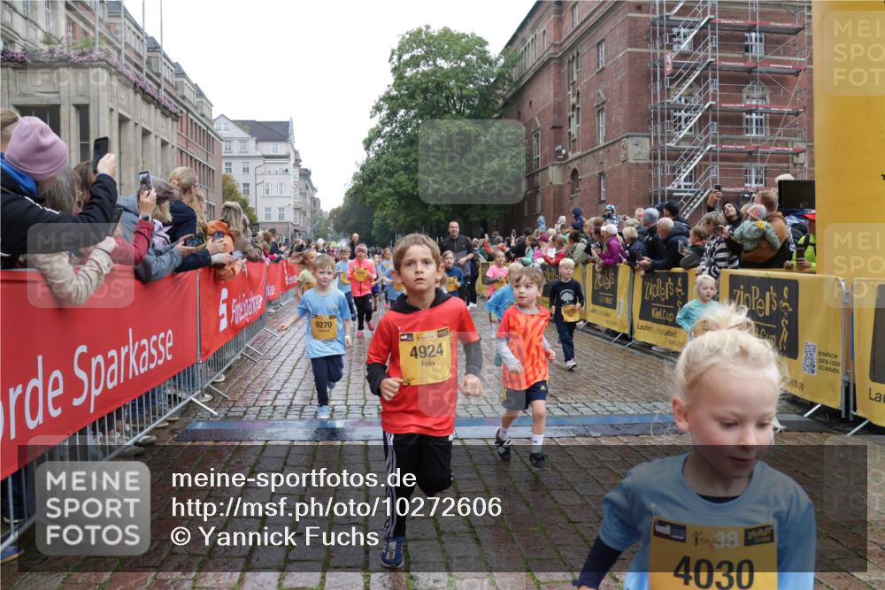 13.09.2026 - Kiel Lauf Yannick Fuchs http://msf.ph/oto/10272606 13.09.2026 08:35:25 Ziel 192, 434, 865, 1148, 1216, 1308, 1691, 2207, 2495, 2582, 2652, 2715, 3144, 3160, 4381, 4418, 4695, 4990, 5090, 5581, 5583, 5607, 5880, 6037, 6617, 6708, 6833, 7126, 7133, 7628, 8009, 8336, 8340, 8369, 8451, 8815, 8984, 9159, 9228, 9950, 10081, 10588, 10958, 11307, 11375, 11844, 230, 242, 530, 717, 729, 756, 782, 809, 1010, 1116, 1269, 1764, 1918, 2005, 2071, 2643, 2715, 2736, 2774, 2917, 2987, 4696, 5042, 5066, 5076, 5091, 5416, 6503, 6505, 6595, 165 meine-sportfotos.de