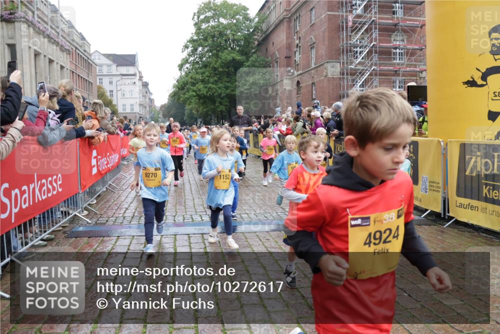 13.09.2026 - Kiel Lauf Yannick Fuchs http://msf.ph/oto/10272617 13.09.2026 08:35:25 Ziel 192, 434, 865, 1148, 1216, 1308, 1691, 2207, 2495, 2582, 2652, 2715, 3144, 3160, 4381, 4418, 4695, 4990, 5090, 5581, 5583, 5607, 5880, 6037, 6617, 6708, 6833, 7126, 7133, 7628, 8009, 8336, 8340, 8369, 8451, 8815, 8984, 9159, 9228, 9950, 10081, 10588, 10958, 11307, 11375, 11844, 230, 242, 530, 717, 729, 756, 782, 809, 1010, 1116, 1269, 1764, 1918, 2005, 2071, 2643, 2715, 2736, 2774, 2917, 2987, 4696, 5042, 5066, 5076, 5091, 5416, 6503, 6505, 6595, 165 meine-sportfotos.de