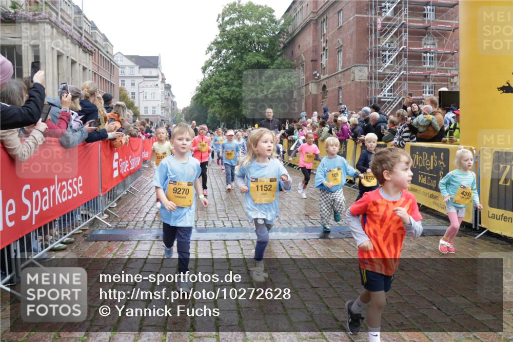 13.09.2026 - Kiel Lauf Yannick Fuchs http://msf.ph/oto/10272628 13.09.2026 08:35:26 Ziel 192, 434, 865, 1148, 1216, 1308, 1691, 2207, 2495, 2582, 2652, 3144, 3160, 4381, 4418, 4695, 4990, 5090, 5581, 5583, 5607, 5880, 6617, 6708, 6833, 7126, 7628, 8009, 8336, 8340, 8369, 8451, 8815, 8984, 9228, 9950, 10081, 10588, 10858, 10958, 11307, 11375, 11844, 230, 242, 530, 717, 729, 756, 782, 809, 1010, 1116, 1148, 1269, 1764, 1918, 2005, 2071, 2643, 2715, 2736, 2774, 2917, 2987, 4696, 5042, 5066, 5076, 5091, 5416, 6503, 6505, 6595, 165 meine-sportfotos.de