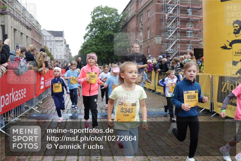 13.09.2026 - Kiel Lauf Yannick Fuchs http://msf.ph/oto/10272664 13.09.2026 08:35:28 Ziel 434, 865, 1216, 1308, 1691, 2207, 2495, 2582, 2652, 3144, 3160, 4381, 4418, 4695, 4990, 5090, 5583, 5607, 5880, 6708, 6833, 7628, 8009, 8336, 8340, 8369, 8451, 8539, 8815, 8988, 9009, 9228, 9950, 10081, 10858, 10958, 11247, 11307, 11375, 11844, 11918, 192, 230, 242, 530, 717, 729, 756, 782, 809, 1010, 1116, 1148, 1269, 1764, 1918, 2005, 2071, 2495, 2643, 2715, 2736, 2774, 2917, 2987, 4696, 5042, 5066, 5076, 5091, 5416, 5581, 6503, 6505, 6595, 165 meine-sportfotos.de