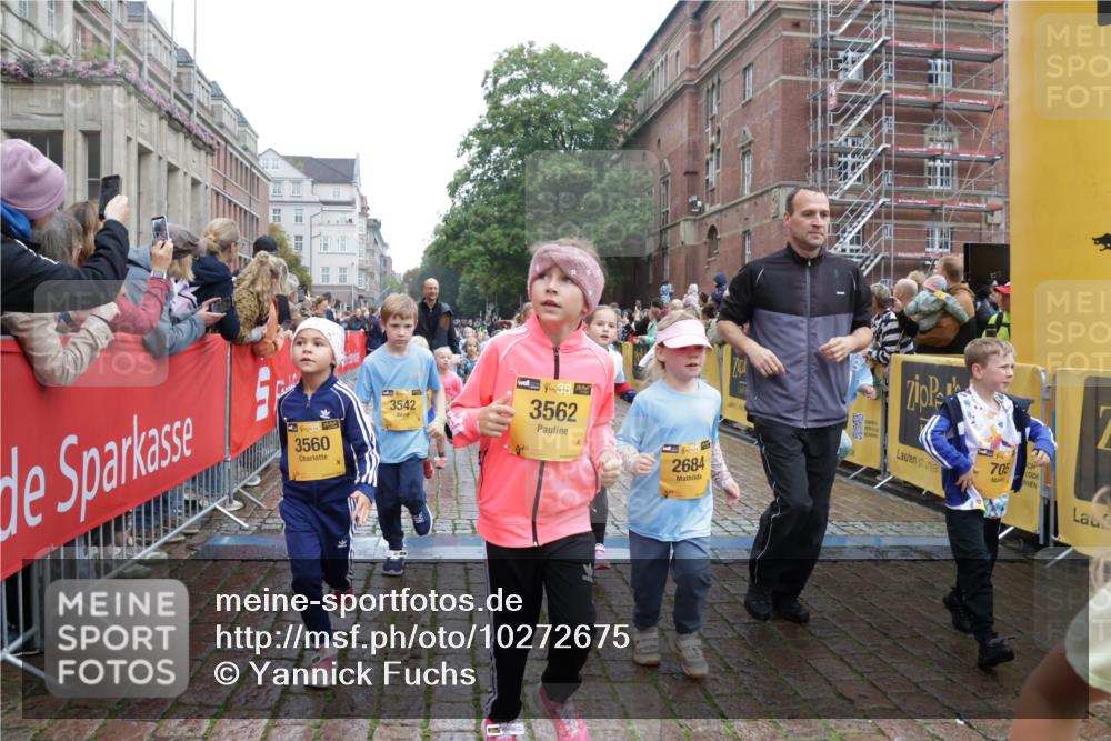 13.09.2026 - Kiel Lauf Yannick Fuchs http://msf.ph/oto/10272675 13.09.2026 08:35:28 Ziel 434, 865, 1216, 1308, 1691, 2207, 2495, 2582, 2652, 3144, 3160, 4381, 4418, 4695, 4990, 5090, 5583, 5607, 5880, 6708, 6833, 7628, 8009, 8336, 8340, 8369, 8451, 8539, 8815, 8988, 9009, 9228, 9950, 10081, 10858, 10958, 11247, 11307, 11375, 11844, 11918, 192, 230, 242, 530, 717, 729, 756, 782, 809, 1010, 1116, 1148, 1269, 1764, 1918, 2005, 2071, 2495, 2643, 2715, 2736, 2774, 2917, 2987, 4696, 5042, 5066, 5076, 5091, 5416, 5581, 6503, 6505, 6595, 165 meine-sportfotos.de