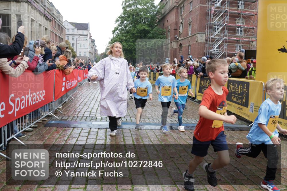 13.09.2026 - Kiel Lauf Yannick Fuchs http://msf.ph/oto/10272846 13.09.2026 08:35:39 Ziel 165, 304, 705, 1152, 1216, 1240, 1516, 2018, 2619, 2684, 3236, 3542, 3556, 3560, 3562, 4030, 4319, 4603, 4924, 5245, 5343, 5853, 8301, 8539, 8556, 8823, 8988, 9009, 9228, 9270, 9322, 9383, 9671, 9719, 10294, 10727, 10858, 11247, 11375, 11918, 12505, 192, 230, 242, 434, 782, 865, 1148, 1308, 1691, 1764, 2071, 2207, 2495, 2582, 2652, 2715, 2917, 2987, 3144, 3160, 4381, 4418, 4695, 4990, 5066, 5076, 5090, 5091, 5581, 5583, 6833, 7628, 8009, 8340, 8815, 2917, 5066, 10875 meine-sportfotos.de