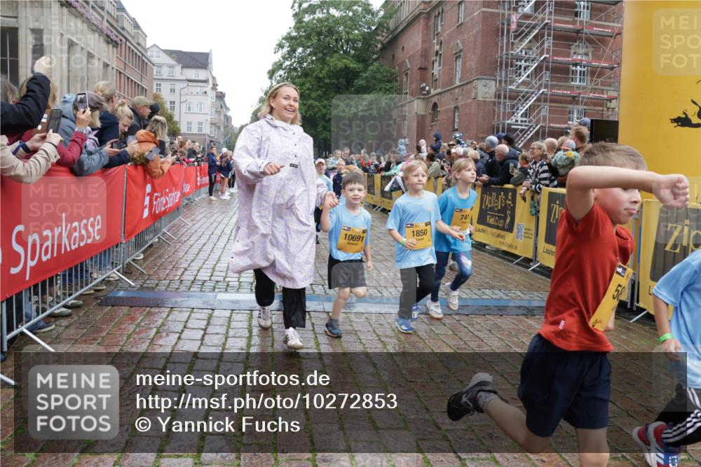 13.09.2026 - Kiel Lauf Yannick Fuchs http://msf.ph/oto/10272853 13.09.2026 08:35:39 Ziel 165, 304, 705, 1152, 1216, 1240, 1516, 2018, 2619, 2684, 3236, 3542, 3556, 3560, 3562, 4030, 4319, 4603, 4924, 5245, 5343, 5853, 8301, 8539, 8556, 8823, 8988, 9009, 9228, 9270, 9322, 9383, 9671, 9719, 10294, 10727, 10858, 11247, 11375, 11918, 12505, 192, 230, 242, 434, 782, 865, 1148, 1308, 1691, 1764, 2071, 2207, 2495, 2582, 2652, 2715, 2917, 2987, 3144, 3160, 4381, 4418, 4695, 4990, 5066, 5076, 5090, 5091, 5581, 5583, 6833, 7628, 8009, 8340, 8815, 2917, 5066, 10875 meine-sportfotos.de