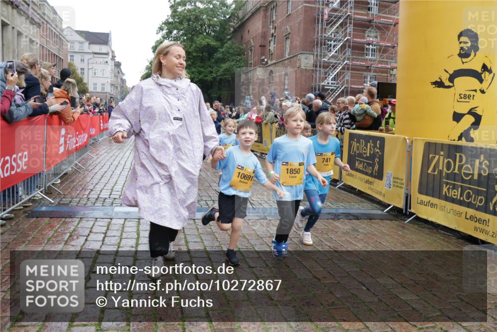 13.09.2026 - Kiel Lauf Yannick Fuchs http://msf.ph/oto/10272867 13.09.2026 08:35:39 Ziel 165, 304, 705, 1152, 1216, 1240, 1516, 2018, 2619, 2684, 3236, 3542, 3556, 3560, 3562, 4030, 4319, 4603, 4924, 5245, 5343, 5853, 8301, 8539, 8556, 8823, 8988, 9009, 9228, 9270, 9322, 9383, 9671, 9719, 10294, 10727, 10858, 11247, 11375, 11918, 12505, 192, 230, 242, 434, 782, 865, 1148, 1308, 1691, 1764, 2071, 2207, 2495, 2582, 2652, 2715, 2917, 2987, 3144, 3160, 4381, 4418, 4695, 4990, 5066, 5076, 5090, 5091, 5581, 5583, 6833, 7628, 8009, 8340, 8815, 2917, 5066, 10875 meine-sportfotos.de