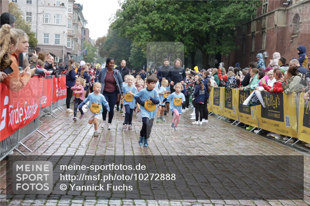 13.09.2026 - Kiel Lauf Yannick Fuchs http://msf.ph/oto/10272888 13.09.2026 08:35:41 Ziel 165, 304, 705, 1152, 1240, 1516, 2018, 2619, 2684, 3077, 3236, 3542, 3556, 3560, 3562, 4030, 4319, 4603, 4924, 5245, 5343, 5853, 6274, 8301, 8539, 8556, 8823, 8988, 9009, 9270, 9322, 9383, 9671, 9719, 10294, 10727, 10858, 11247, 11801, 11918, 12505, 192, 230, 242, 434, 782, 865, 1148, 1216, 1308, 1691, 1764, 2071, 2207, 2495, 2582, 2652, 2715, 2987, 3144, 3160, 4381, 4418, 4695, 4990, 5076, 5090, 5091, 5581, 5583, 6833, 7628, 8009, 8340, 8815, 2917, 5066, 10875 meine-sportfotos.de