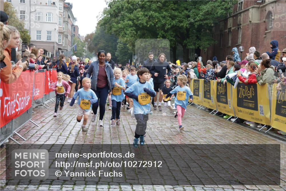 13.09.2026 - Kiel Lauf Yannick Fuchs http://msf.ph/oto/10272912 13.09.2026 08:35:42 Ziel 165, 304, 705, 1152, 1240, 1516, 2018, 2619, 2684, 3077, 3236, 3542, 3556, 3560, 3562, 4030, 4319, 4603, 4924, 5245, 5343, 5853, 6274, 8301, 8539, 8556, 8823, 8988, 9009, 9270, 9322, 9383, 9671, 9719, 10294, 10727, 11247, 11801, 11918, 12328, 12344, 12505, 192, 242, 434, 782, 865, 1148, 1216, 1308, 1691, 1764, 2071, 2207, 2495, 2582, 2652, 2715, 3144, 3160, 4381, 4418, 4695, 4990, 5076, 5090, 5091, 5581, 5583, 6833, 7628, 8009, 8340, 8815, 8988, 2917, 5066, 10875 meine-sportfotos.de