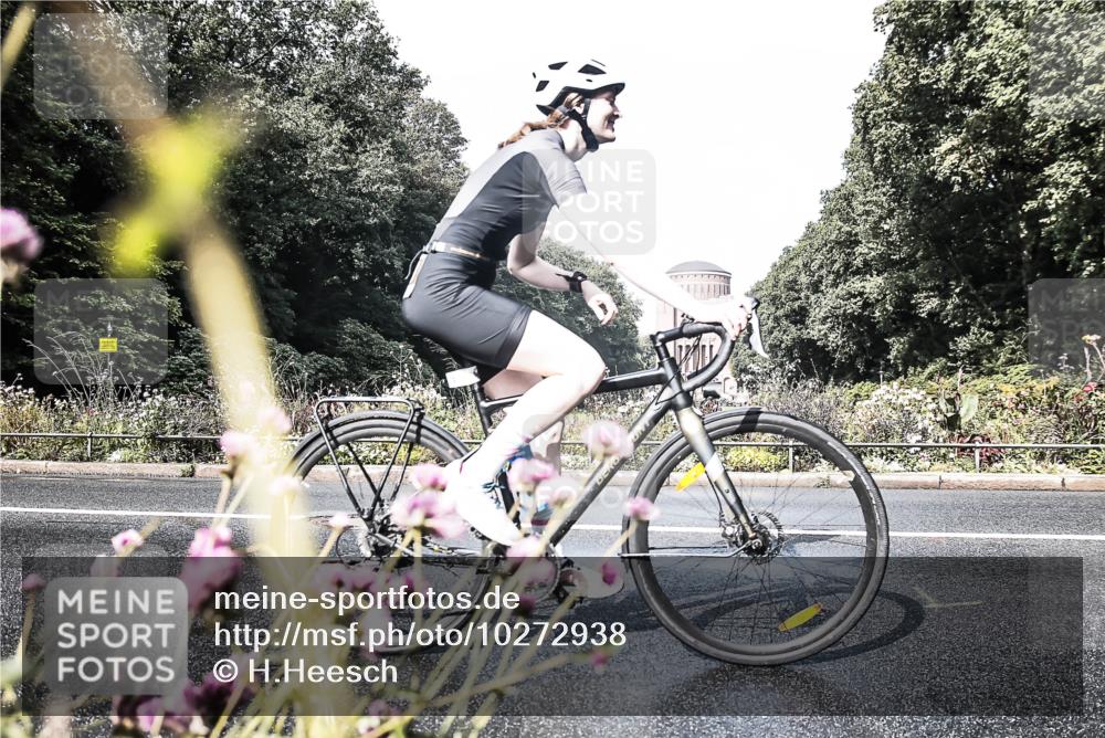 13.09.2026 - Stadtparktriathlon H.Heesch http://msf.ph/oto/10272938 13.09.2026 10:45:15 Radfahren 398, 459, 518, 529, 584 meine-sportfotos.de