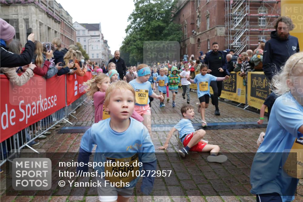 13.09.2026 - Kiel Lauf Yannick Fuchs http://msf.ph/oto/10272957 13.09.2026 08:35:46 Ziel 165, 304, 705, 741, 1152, 1240, 1516, 1850, 2619, 2684, 3077, 3236, 3497, 3542, 3556, 3560, 3562, 4030, 4319, 4603, 4924, 5028, 5245, 5343, 5827, 5853, 5949, 6274, 8301, 8357, 8556, 9270, 9322, 9383, 9671, 9719, 9978, 10727, 11801, 11905, 12328, 12344, 192, 242, 434, 782, 865, 1148, 1216, 1308, 1691, 2018, 2207, 2495, 2582, 2619, 2652, 2715, 3144, 3160, 3556, 4030, 4381, 4418, 4695, 4990, 5090, 5581, 5583, 6833, 7628, 8009, 8340, 8539, 8815, 8988, 2917, 5066, 10875 meine-sportfotos.de