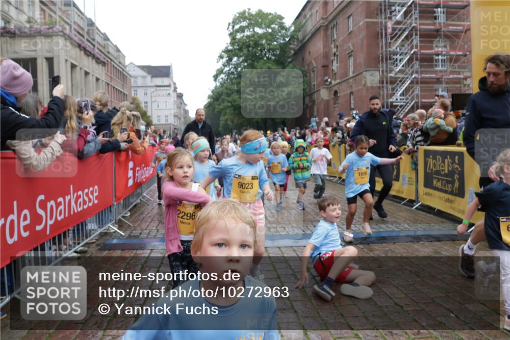 13.09.2026 - Kiel Lauf Yannick Fuchs http://msf.ph/oto/10272963 13.09.2026 08:35:46 Ziel 165, 304, 705, 741, 1152, 1240, 1516, 1850, 2619, 2684, 3077, 3236, 3497, 3542, 3556, 3560, 3562, 4030, 4319, 4603, 4924, 5028, 5245, 5343, 5827, 5853, 5949, 6274, 8301, 8357, 8556, 9270, 9322, 9383, 9671, 9719, 9978, 10727, 11801, 11905, 12328, 12344, 192, 242, 434, 782, 865, 1148, 1216, 1308, 1691, 2018, 2207, 2495, 2582, 2619, 2652, 2715, 3144, 3160, 3556, 4030, 4381, 4418, 4695, 4990, 5090, 5581, 5583, 6833, 7628, 8009, 8340, 8539, 8815, 8988, 2917, 5066, 10875 meine-sportfotos.de
