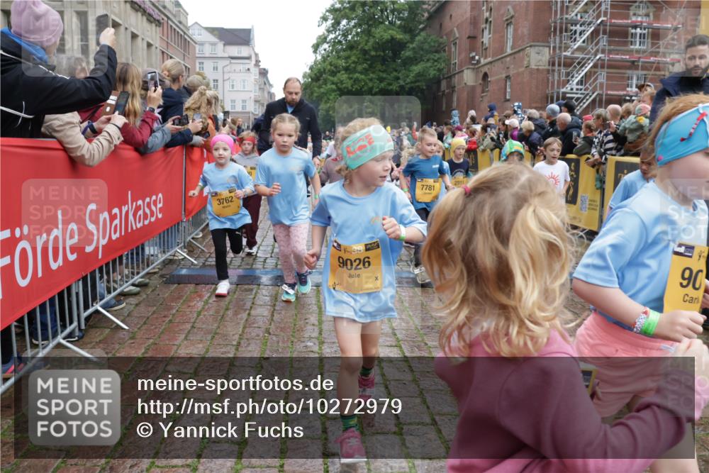 13.09.2026 - Kiel Lauf Yannick Fuchs http://msf.ph/oto/10272979 13.09.2026 08:35:47 Ziel 165, 304, 705, 741, 1152, 1240, 1516, 1850, 2684, 3077, 3236, 3497, 3542, 3560, 3562, 4319, 4603, 4924, 5028, 5245, 5343, 5827, 5853, 5949, 6274, 8301, 8357, 8556, 9270, 9322, 9383, 9671, 9719, 9978, 10727, 11801, 11905, 12205, 12328, 12344, 12354, 192, 242, 434, 782, 865, 1148, 1216, 1308, 1691, 2018, 2207, 2495, 2582, 2619, 2652, 2715, 3144, 3160, 3556, 4030, 4381, 4418, 4695, 4990, 5090, 5581, 5583, 5853, 6833, 7628, 8009, 8340, 8539, 8815, 8988, 5066 meine-sportfotos.de