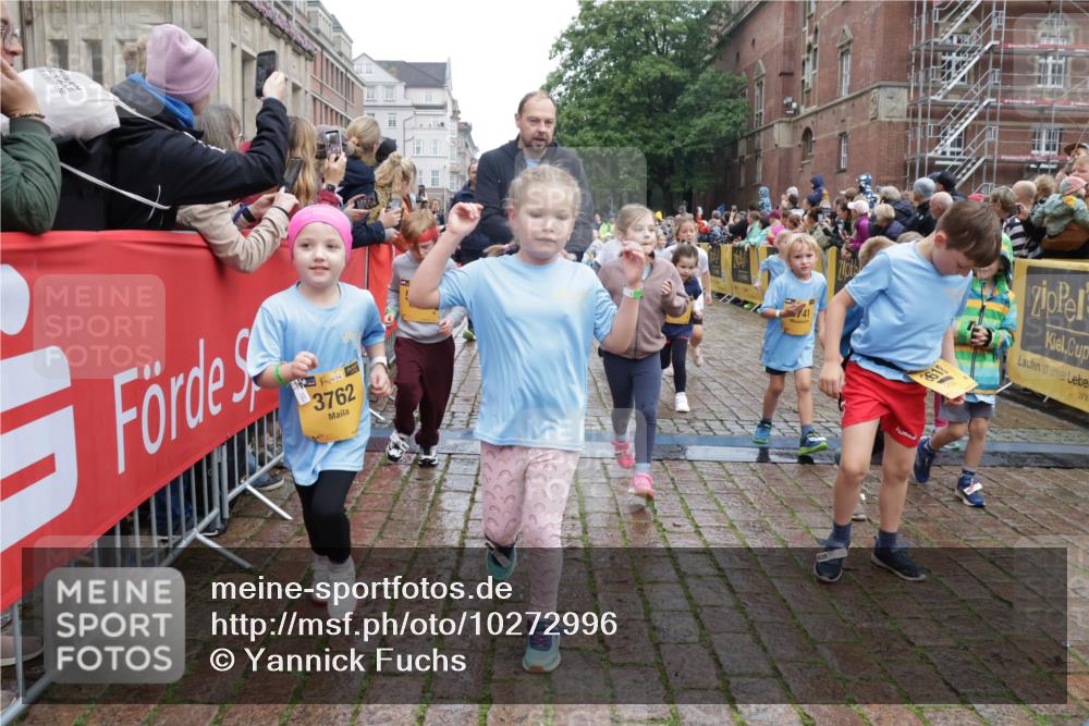 13.09.2026 - Kiel Lauf Yannick Fuchs http://msf.ph/oto/10272996 13.09.2026 08:35:48 Ziel 165, 304, 705, 741, 1152, 1240, 1516, 1850, 2684, 3077, 3236, 3497, 3542, 3560, 3562, 4319, 4603, 4924, 5028, 5245, 5343, 5827, 5949, 6274, 8301, 8357, 8556, 9270, 9322, 9383, 9671, 9719, 9978, 10727, 10922, 11801, 11905, 12205, 12328, 12344, 12354, 165, 192, 242, 434, 782, 865, 1148, 1152, 1216, 1308, 1691, 2018, 2207, 2495, 2582, 2619, 2652, 2715, 3144, 3160, 3556, 4030, 4319, 4381, 4418, 4695, 4990, 5090, 5245, 5581, 5583, 5853, 6833, 7628, 8009, 8340, 8539, 8815, 8988 meine-sportfotos.de