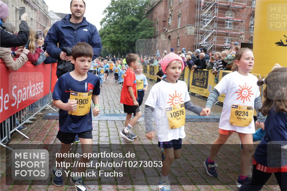 13.09.2026 - Kiel Lauf Yannick Fuchs http://msf.ph/oto/10273053 13.09.2026 08:35:51 Ziel 304, 741, 1240, 1516, 1850, 3077, 3100, 3236, 3497, 3542, 3562, 4603, 5028, 5566, 5827, 5949, 6274, 8357, 9322, 9383, 9671, 9719, 9978, 10922, 11801, 11905, 12205, 12227, 12328, 12344, 12354, 165, 192, 434, 705, 865, 1148, 1152, 1216, 1308, 1691, 2018, 2207, 2495, 2582, 2619, 2652, 2684, 3144, 3160, 3556, 4030, 4319, 4381, 4418, 4695, 4924, 4990, 5090, 5245, 5343, 5581, 5583, 5853, 6833, 7628, 8009, 8301, 8340, 8539, 8815, 8988 meine-sportfotos.de