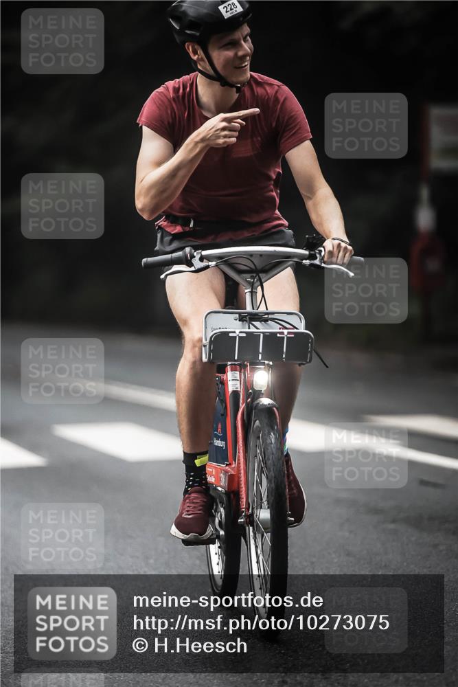 13.09.2026 - Stadtparktriathlon H.Heesch http://msf.ph/oto/10273075 13.09.2026 10:26:06 Radfahren 228, 421 meine-sportfotos.de