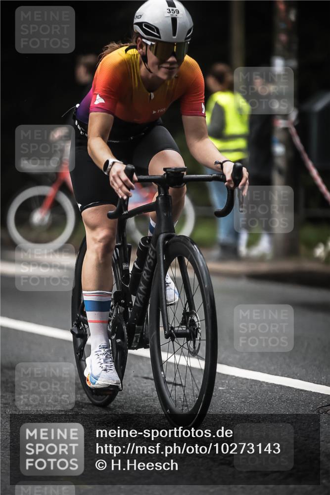 13.09.2026 - Stadtparktriathlon H.Heesch http://msf.ph/oto/10273143 13.09.2026 10:26:25 Radfahren 261, 330, 359, 368 meine-sportfotos.de