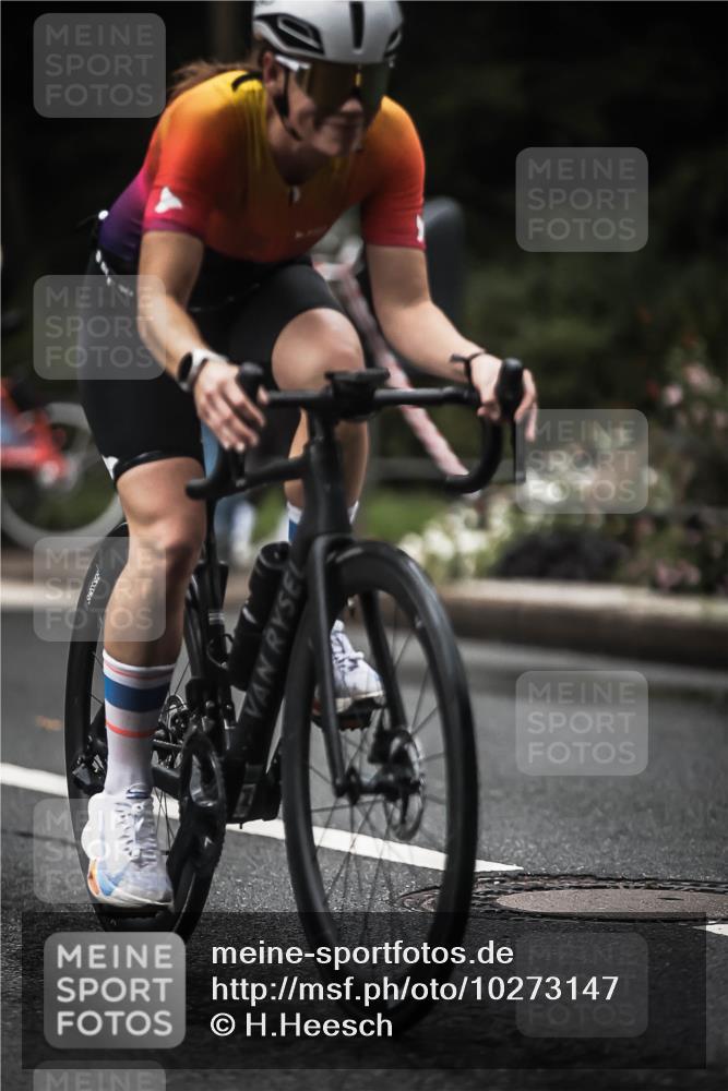 13.09.2026 - Stadtparktriathlon H.Heesch http://msf.ph/oto/10273147 13.09.2026 10:26:25 Radfahren 261, 330, 359, 368 meine-sportfotos.de