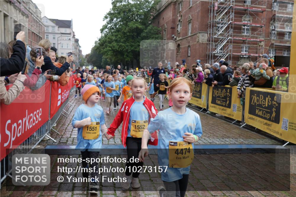 13.09.2026 - Kiel Lauf Yannick Fuchs http://msf.ph/oto/10273157 13.09.2026 08:35:58 Ziel 119, 741, 1690, 1850, 2618, 2882, 2911, 3100, 3497, 3762, 5028, 5146, 5181, 5566, 5827, 5905, 5949, 5990, 6446, 6508, 6589, 6741, 7383, 7573, 7781, 8357, 9023, 9026, 9234, 9978, 10642, 10922, 11203, 11639, 11905, 12203, 12205, 12227, 12354, 165, 304, 434, 705, 865, 1152, 1216, 1240, 1308, 1516, 1691, 2018, 2207, 2619, 2652, 2684, 3144, 3160, 3236, 3556, 4030, 4319, 4381, 4924, 5090, 5245, 5343, 5853, 6833, 7628, 8009, 8301, 8340, 8539, 8815, 8988, 464, 569, 740, 858, 865 meine-sportfotos.de