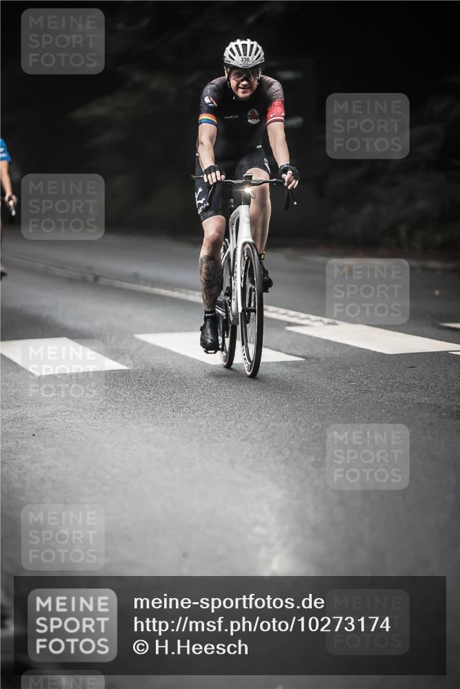 13.09.2026 - Stadtparktriathlon H.Heesch http://msf.ph/oto/10273174 13.09.2026 10:26:31 Radfahren 261, 330, 351, 444, 447 meine-sportfotos.de