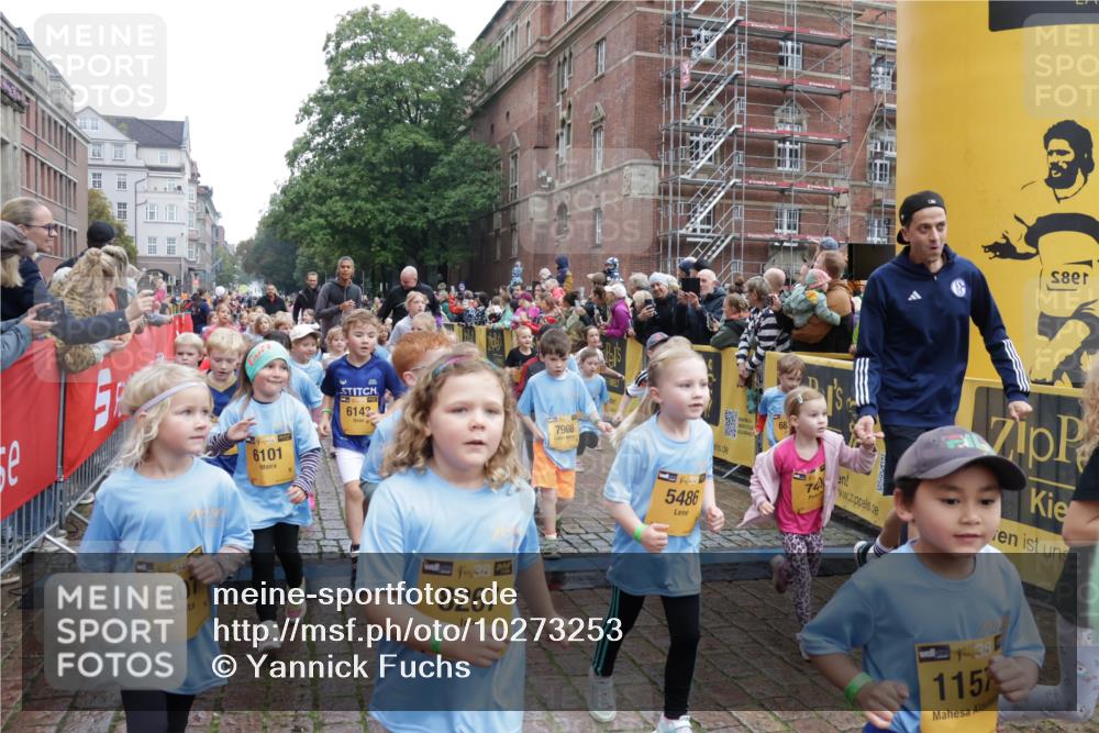 13.09.2026 - Kiel Lauf Yannick Fuchs http://msf.ph/oto/10273253 13.09.2026 08:36:01 Ziel 119, 741, 832, 1690, 1850, 2618, 2882, 2911, 3053, 3100, 3762, 5146, 5181, 5566, 5905, 5990, 6446, 6508, 6589, 6741, 7383, 7573, 7781, 9023, 9026, 9234, 10043, 10351, 10576, 10642, 10922, 11203, 11639, 12203, 12205, 12227, 12354, 165, 304, 705, 741, 865, 1152, 1216, 1240, 1308, 1516, 1850, 2018, 2619, 2684, 3144, 3160, 3236, 3556, 4030, 4319, 4381, 4924, 5090, 5245, 5343, 5853, 6833, 7628, 8009, 8301, 8340, 8539, 8815, 8988, 464, 569, 740, 858, 865, 3160 meine-sportfotos.de