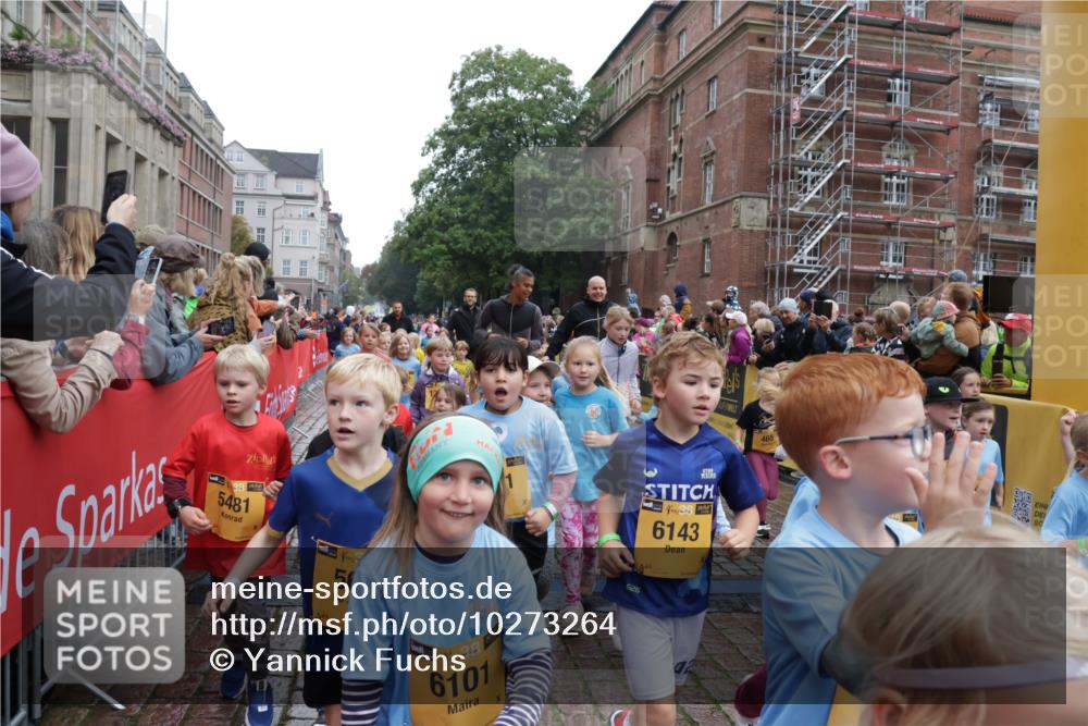 13.09.2026 - Kiel Lauf Yannick Fuchs http://msf.ph/oto/10273264 13.09.2026 08:36:02 Ziel 119, 440, 832, 1690, 2618, 2621, 2882, 2911, 3053, 3100, 3762, 5146, 5181, 5308, 5566, 5905, 5990, 6446, 6508, 6589, 6741, 7383, 7573, 7781, 8638, 9023, 9026, 9234, 10043, 10351, 10576, 10642, 10922, 11203, 11639, 12203, 12205, 12227, 12354, 12558, 165, 304, 705, 741, 1152, 1216, 1240, 1308, 1516, 1850, 2018, 2619, 2684, 3144, 3160, 3236, 3556, 4030, 4319, 4924, 5090, 5245, 5343, 5853, 6833, 7628, 8009, 8301, 8340, 8539, 8815, 8988, 464, 569, 740, 858, 865, 3160 meine-sportfotos.de