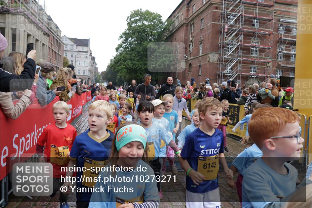 13.09.2026 - Kiel Lauf Yannick Fuchs http://msf.ph/oto/10273271 13.09.2026 08:36:03 Ziel 119, 440, 690, 832, 1690, 2618, 2621, 2882, 2911, 3053, 3100, 3746, 3762, 5146, 5181, 5308, 5566, 5905, 5990, 6171, 6446, 6508, 6589, 6741, 7383, 7573, 7781, 8638, 9023, 9026, 9234, 9252, 10043, 10147, 10351, 10576, 10642, 10922, 11203, 11639, 12203, 12227, 12336, 12558, 165, 304, 705, 741, 1152, 1216, 1240, 1308, 1516, 1850, 2018, 2619, 2684, 3144, 3236, 3556, 4030, 4319, 4924, 5090, 5245, 5343, 5853, 6833, 7628, 8301, 8340, 8539, 8815, 8988, 464, 569, 740, 858, 865, 3160 meine-sportfotos.de