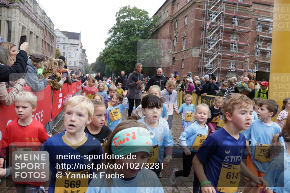 13.09.2026 - Kiel Lauf Yannick Fuchs http://msf.ph/oto/10273281 13.09.2026 08:36:03 Ziel 119, 440, 690, 832, 1690, 2618, 2621, 2882, 2911, 3053, 3100, 3746, 3762, 5146, 5181, 5308, 5566, 5905, 5990, 6171, 6446, 6508, 6589, 6741, 7383, 7573, 7781, 8638, 9023, 9026, 9234, 9252, 10043, 10147, 10351, 10576, 10642, 10922, 11203, 11639, 12203, 12227, 12336, 12558, 165, 304, 705, 741, 1152, 1216, 1240, 1308, 1516, 1850, 2018, 2619, 2684, 3144, 3236, 3556, 4030, 4319, 4924, 5090, 5245, 5343, 5853, 6833, 7628, 8301, 8340, 8539, 8815, 8988, 464, 569, 740, 858, 865, 3160 meine-sportfotos.de