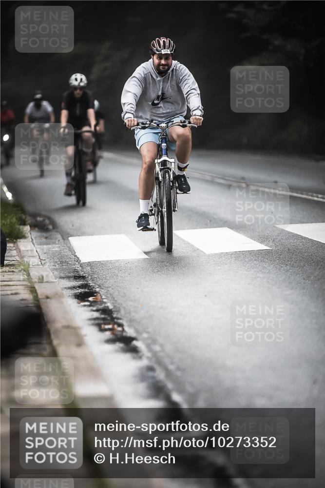 13.09.2026 - Stadtparktriathlon H.Heesch http://msf.ph/oto/10273352 13.09.2026 10:26:48 Radfahren 225, 329, 361, 382, 399 meine-sportfotos.de