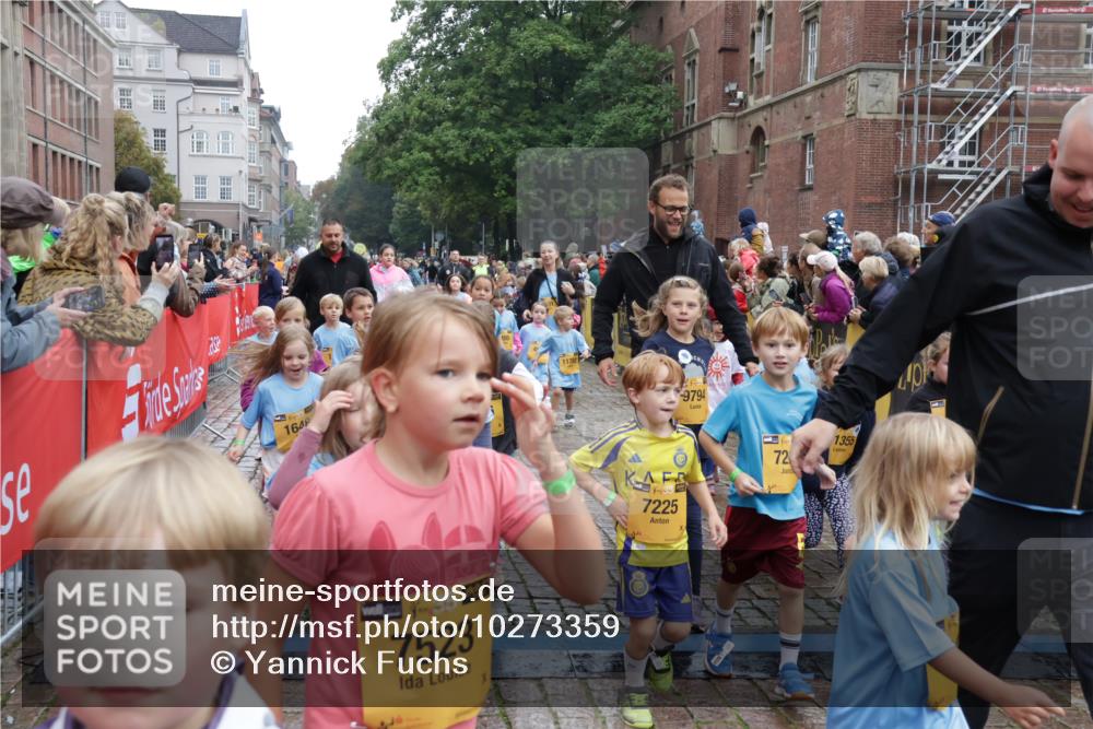 13.09.2026 - Kiel Lauf Yannick Fuchs http://msf.ph/oto/10273359 13.09.2026 08:36:06 Ziel 119, 440, 690, 832, 1551, 1552, 1690, 2618, 2621, 2882, 2911, 3053, 3100, 3746, 3762, 5146, 5181, 5308, 5905, 5990, 6022, 6171, 6446, 6508, 6589, 6741, 7383, 7573, 7781, 7842, 8638, 9023, 9026, 9234, 9252, 10043, 10147, 10351, 10576, 10642, 11203, 11639, 12203, 12336, 12558, 165, 304, 705, 741, 1152, 1240, 1516, 1850, 2018, 2619, 2684, 3236, 3556, 4030, 4319, 4924, 5245, 5343, 5853, 8301, 8539, 8988, 464, 569, 740, 858, 865, 3160 meine-sportfotos.de