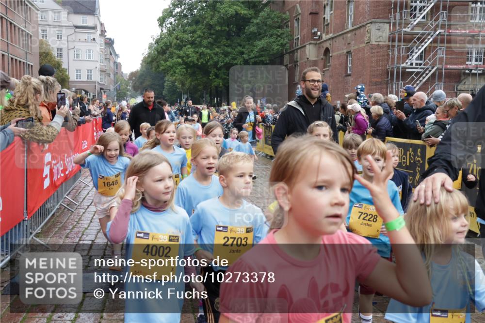 13.09.2026 - Kiel Lauf Yannick Fuchs http://msf.ph/oto/10273378 13.09.2026 08:36:06 Ziel 119, 440, 690, 832, 1551, 1552, 1690, 2618, 2621, 2882, 2911, 3053, 3100, 3746, 3762, 5146, 5181, 5308, 5905, 5990, 6022, 6171, 6446, 6508, 6589, 6741, 7383, 7573, 7781, 7842, 8638, 9023, 9026, 9234, 9252, 10043, 10147, 10351, 10576, 10642, 11203, 11639, 12203, 12336, 12558, 165, 304, 705, 741, 1152, 1240, 1516, 1850, 2018, 2619, 2684, 3236, 3556, 4030, 4319, 4924, 5245, 5343, 5853, 8301, 8539, 8988, 464, 569, 740, 858, 865, 3160 meine-sportfotos.de