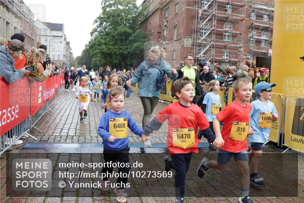 13.09.2026 - Kiel Lauf Yannick Fuchs http://msf.ph/oto/10273569 13.09.2026 08:36:17 Ziel 71, 308, 440, 464, 465, 569, 690, 740, 858, 923, 1551, 1552, 1648, 1875, 2310, 2328, 2621, 3149, 3434, 3656, 3689, 3746, 4002, 4007, 4473, 4474, 5308, 5481, 5486, 5499, 5842, 6022, 6101, 6143, 6171, 6491, 6838, 7128, 7147, 7225, 7228, 7523, 7629, 7634, 7679, 7842, 7908, 8228, 8267, 8638, 8961, 9252, 9625, 9794, 10111, 10140, 10147, 10712, 11355, 11577, 12239, 12336, 12447, 12558, 12645, 119, 304, 440, 741, 832, 1240, 1516, 1690, 1850, 2618, 2621, 2882, 2911, 3053, 3236 meine-sportfotos.de