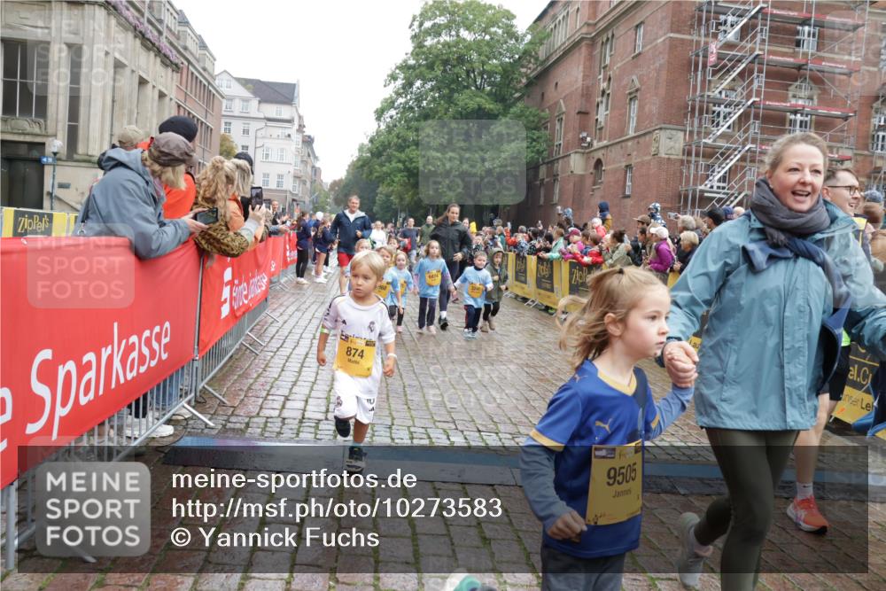 13.09.2026 - Kiel Lauf Yannick Fuchs http://msf.ph/oto/10273583 13.09.2026 08:36:18 Ziel 71, 308, 464, 465, 569, 690, 740, 858, 923, 1551, 1552, 1648, 1875, 2310, 2328, 3149, 3434, 3656, 3689, 3746, 4002, 4007, 4473, 4474, 4495, 4500, 5481, 5486, 5499, 5842, 6022, 6101, 6143, 6171, 6491, 6838, 7128, 7147, 7225, 7228, 7523, 7629, 7634, 7679, 7842, 7908, 8228, 8267, 8961, 9252, 9625, 9794, 10111, 10140, 10147, 10712, 11355, 11577, 11592, 11782, 12239, 12336, 12447, 12504, 12645, 119, 304, 440, 690, 741, 832, 1240, 1516, 1690, 1850, 2618, 2621, 2882, 2911, 3053 meine-sportfotos.de