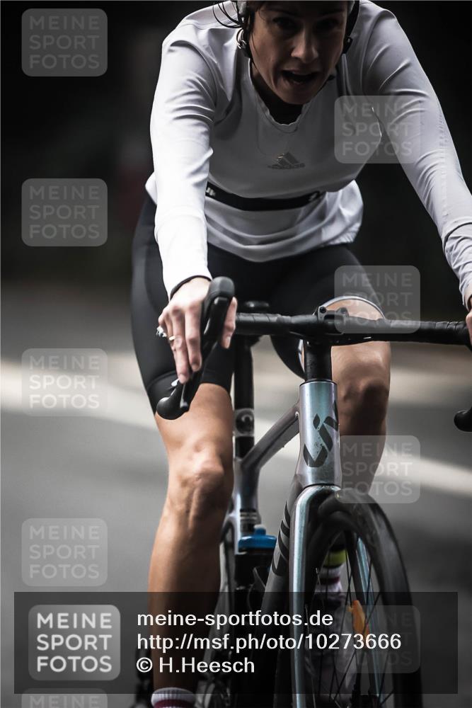 13.09.2026 - Stadtparktriathlon H.Heesch http://msf.ph/oto/10273666 13.09.2026 10:27:20 Radfahren 254, 274, 389, 402 meine-sportfotos.de