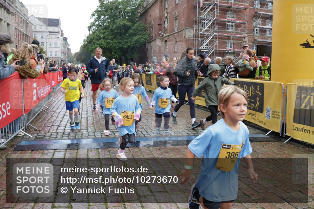 13.09.2026 - Kiel Lauf Yannick Fuchs http://msf.ph/oto/10273670 13.09.2026 08:36:20 Ziel 71, 308, 464, 465, 569, 740, 858, 923, 1551, 1648, 1829, 1875, 2310, 2328, 3149, 3434, 3656, 3689, 4002, 4007, 4473, 4474, 4495, 4500, 5481, 5486, 5499, 5842, 6022, 6101, 6143, 6491, 6838, 7128, 7147, 7225, 7228, 7523, 7629, 7634, 7679, 7842, 7908, 8228, 8267, 8961, 9625, 9794, 10111, 10140, 10712, 11355, 11577, 11592, 11782, 12239, 12447, 12504, 12645, 119, 440, 690, 741, 832, 1551, 1552, 1690, 1850, 2618, 2621, 2882, 2911, 3053 meine-sportfotos.de