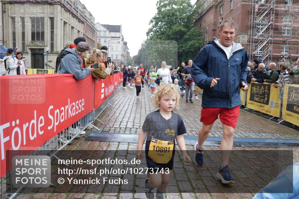 13.09.2026 - Kiel Lauf Yannick Fuchs http://msf.ph/oto/10273743 13.09.2026 08:36:22 Ziel 71, 308, 464, 465, 569, 740, 858, 923, 1648, 1829, 1875, 2310, 2328, 3149, 3434, 3532, 3656, 3689, 4002, 4007, 4473, 4474, 4495, 4500, 5481, 5486, 5499, 5658, 5842, 6101, 6143, 6491, 6838, 7128, 7136, 7147, 7225, 7228, 7523, 7629, 7634, 7679, 7908, 8228, 8267, 8961, 9625, 9794, 10111, 10140, 10712, 11355, 11577, 11592, 11782, 12239, 12447, 12504, 12645, 119, 440, 690, 741, 832, 1551, 1552, 1690, 1850, 2618, 2621, 2882, 2911, 3053, 3149, 4474, 6022 meine-sportfotos.de