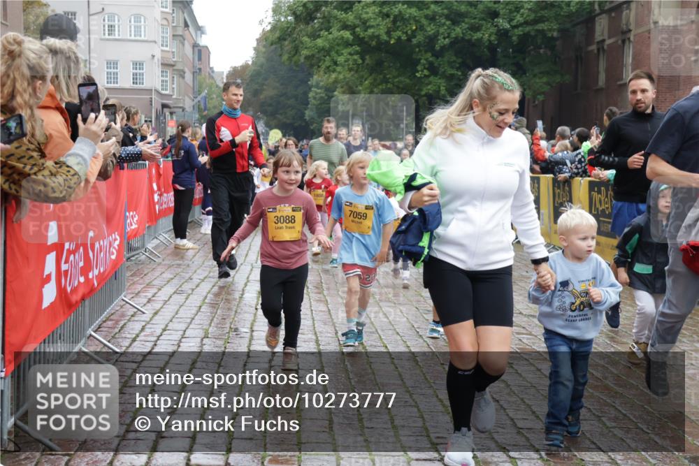 13.09.2026 - Kiel Lauf Yannick Fuchs http://msf.ph/oto/10273777 13.09.2026 08:36:24 Ziel 71, 308, 464, 465, 516, 569, 858, 923, 1407, 1648, 1829, 1875, 2310, 2328, 3434, 3532, 3656, 3689, 4002, 4473, 4495, 4500, 5481, 5486, 5499, 5658, 5842, 6101, 6143, 6470, 6491, 6838, 7128, 7136, 7147, 7225, 7228, 7523, 7629, 7679, 7908, 8228, 8267, 8961, 9625, 9794, 10064, 10111, 10140, 10712, 11355, 11592, 11782, 12239, 12447, 12504, 12645, 119, 440, 569, 690, 740, 741, 832, 858, 1551, 1552, 1690, 1850, 2310, 2328, 2618, 2621, 2882, 2911, 3053, 3149, 4007, 4474, 6022, 6101 meine-sportfotos.de