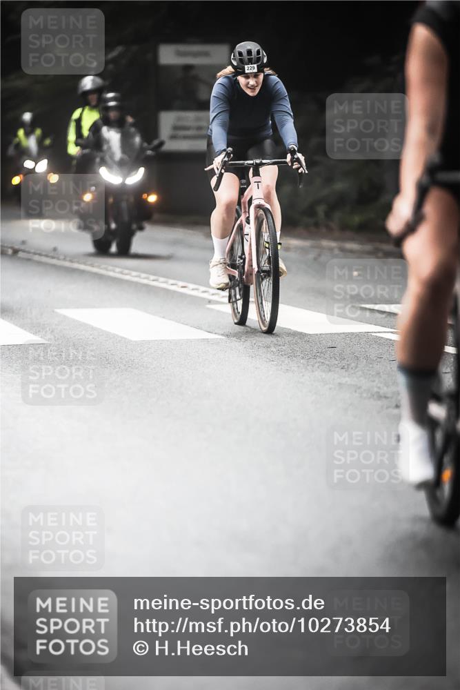 13.09.2026 - Stadtparktriathlon H.Heesch http://msf.ph/oto/10273854 13.09.2026 10:28:15 Radfahren 229, 273, 347, 383, 434, 439 meine-sportfotos.de