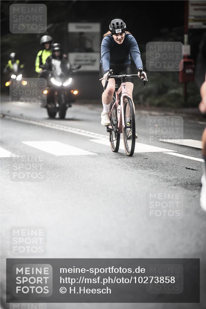 13.09.2026 - Stadtparktriathlon H.Heesch http://msf.ph/oto/10273858 13.09.2026 10:28:15 Radfahren 229, 273, 347, 383, 434, 439 meine-sportfotos.de