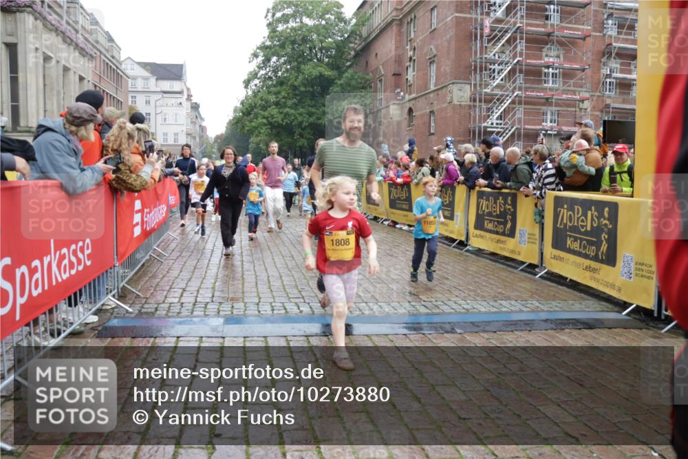 13.09.2026 - Kiel Lauf Yannick Fuchs http://msf.ph/oto/10273880 13.09.2026 08:36:29 Ziel 308, 516, 874, 923, 1407, 1648, 1727, 1829, 1875, 3246, 3532, 3656, 3868, 4495, 4500, 5658, 5842, 6308, 6452, 6469, 6470, 6474, 6475, 7136, 7523, 7629, 7679, 7811, 8804, 9505, 9794, 10064, 10140, 10712, 10891, 11355, 11592, 11782, 12239, 12504, 12645, 71, 119, 308, 440, 464, 465, 569, 690, 740, 832, 858, 923, 1551, 1552, 1648, 1690, 2310, 2328, 2618, 2621, 2882, 2911, 3053, 3149, 3434, 3656, 3689, 4002, 4007, 4473, 4474, 5481, 5486, 5499, 6022, 6101, 6143, 6491, 7128, 1031 meine-sportfotos.de