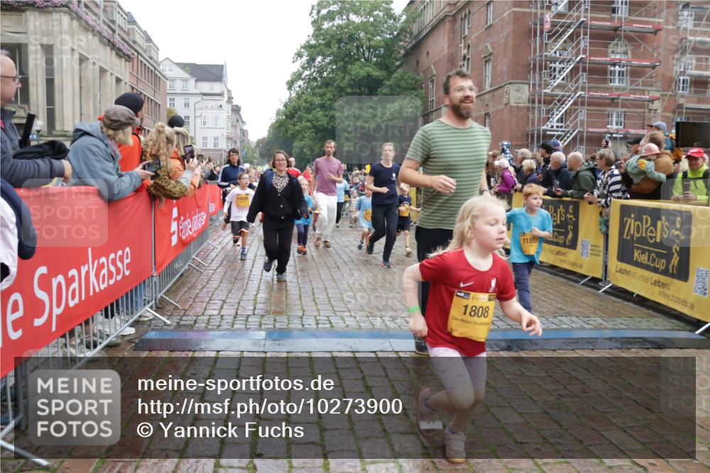 13.09.2026 - Kiel Lauf Yannick Fuchs http://msf.ph/oto/10273900 13.09.2026 08:36:29 Ziel 308, 516, 874, 923, 1407, 1648, 1727, 1829, 1875, 3246, 3532, 3656, 3868, 4495, 4500, 5658, 5842, 6308, 6452, 6469, 6470, 6474, 6475, 7136, 7523, 7629, 7679, 7811, 8804, 9505, 9794, 10064, 10140, 10712, 10891, 11355, 11592, 11782, 12239, 12504, 12645, 71, 119, 308, 440, 464, 465, 569, 690, 740, 832, 858, 923, 1551, 1552, 1648, 1690, 2310, 2328, 2618, 2621, 2882, 2911, 3053, 3149, 3434, 3656, 3689, 4002, 4007, 4473, 4474, 5481, 5486, 5499, 6022, 6101, 6143, 6491, 7128, 1031 meine-sportfotos.de