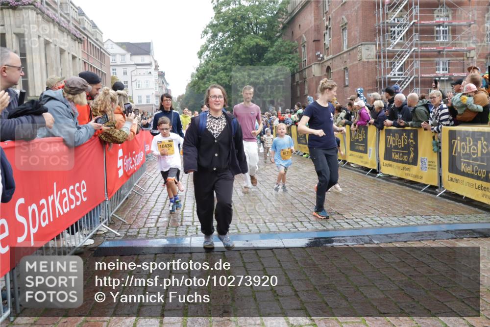 13.09.2026 - Kiel Lauf Yannick Fuchs http://msf.ph/oto/10273920 13.09.2026 08:36:30 Ziel 516, 874, 1407, 1727, 1829, 1875, 3246, 3532, 3868, 4495, 4500, 5658, 5842, 6308, 6452, 6469, 6470, 6474, 6475, 7136, 7523, 7629, 7679, 7811, 8804, 9505, 10064, 10140, 10712, 10891, 11592, 11782, 12504, 12645, 71, 119, 308, 440, 464, 465, 569, 690, 740, 832, 858, 923, 1551, 1552, 1648, 1690, 2310, 2328, 2618, 2621, 2882, 2911, 3053, 3149, 3434, 3656, 3689, 4002, 4007, 4473, 4474, 5481, 5486, 5499, 6022, 6101, 6143, 6491, 7128, 1031, 2618, 6446 meine-sportfotos.de